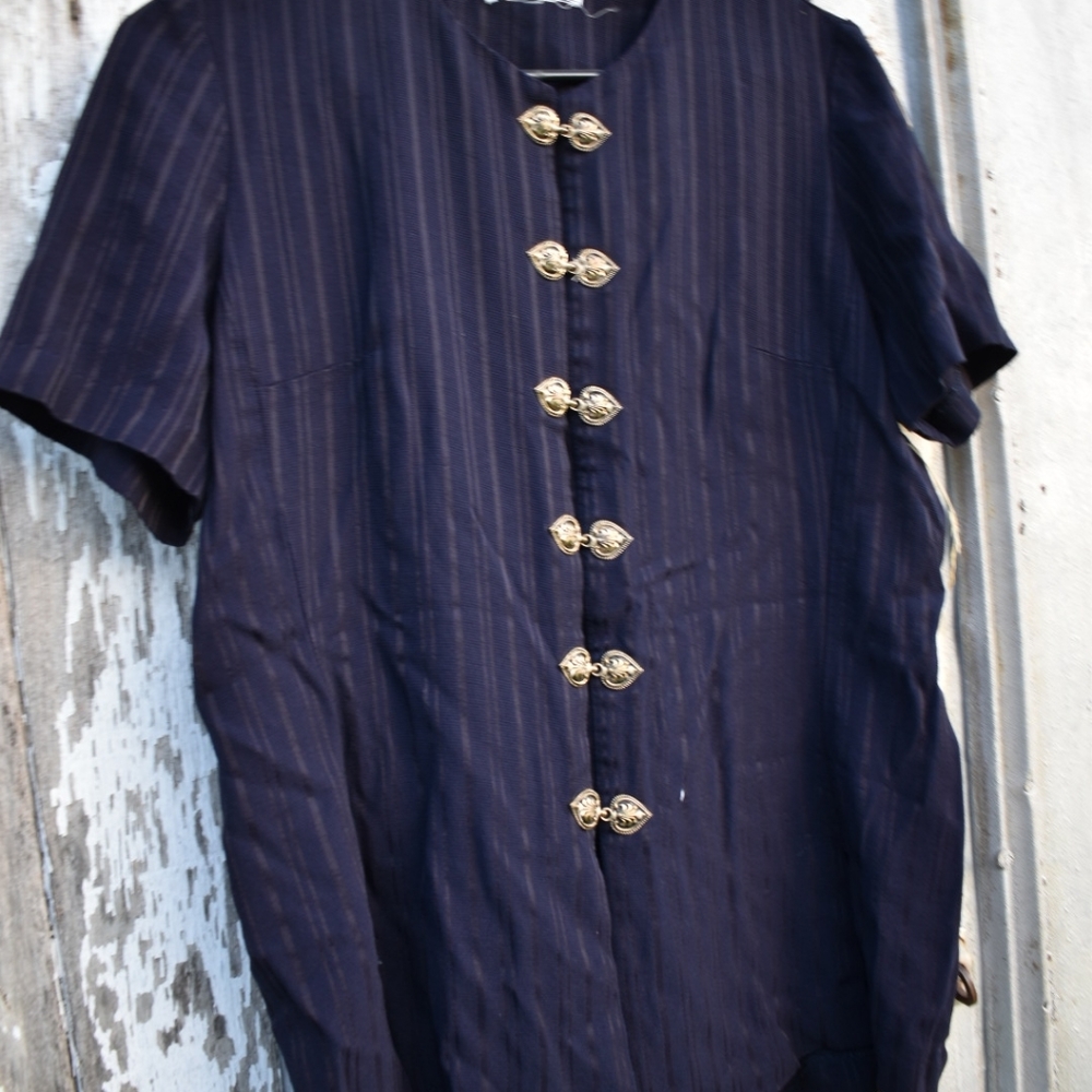 Fabulous Vintage Blouse with Metal Clasps 💙